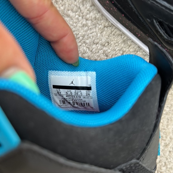 Jordan 4 Retro - Picture 5 of 8